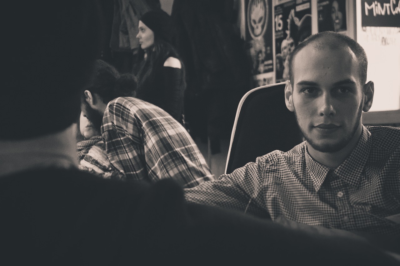 people-378037_1280.jpg image